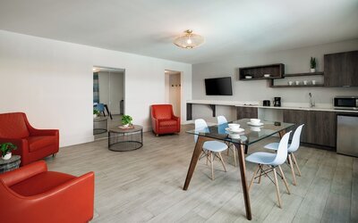 Waterside Hotel and Suites