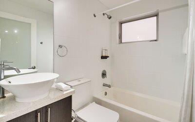 Waterside Hotel and Suites