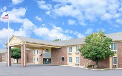 Hotel exterior at Coratel Inn & Suites By Jasper Newton.
