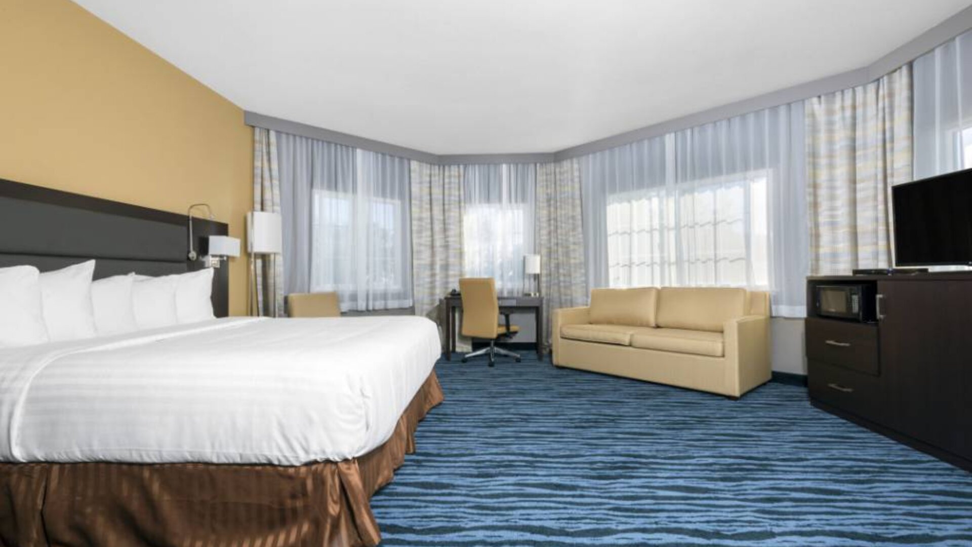 Spacious day use room at Hotel 1550 SFO.