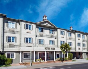 Hotel exterior at Hotel 1550 SFO.