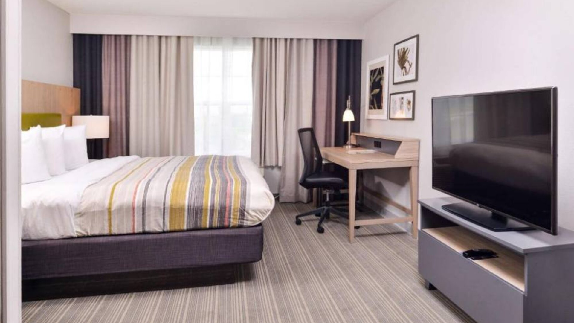 Day use room with work desk at Country Inn & Suites Chicago/Tinley Park.