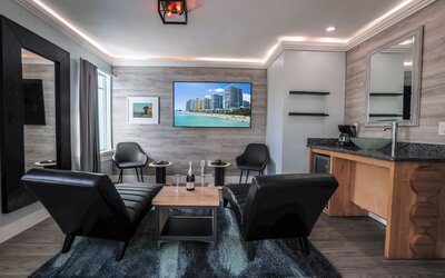 The Colony Hotel
