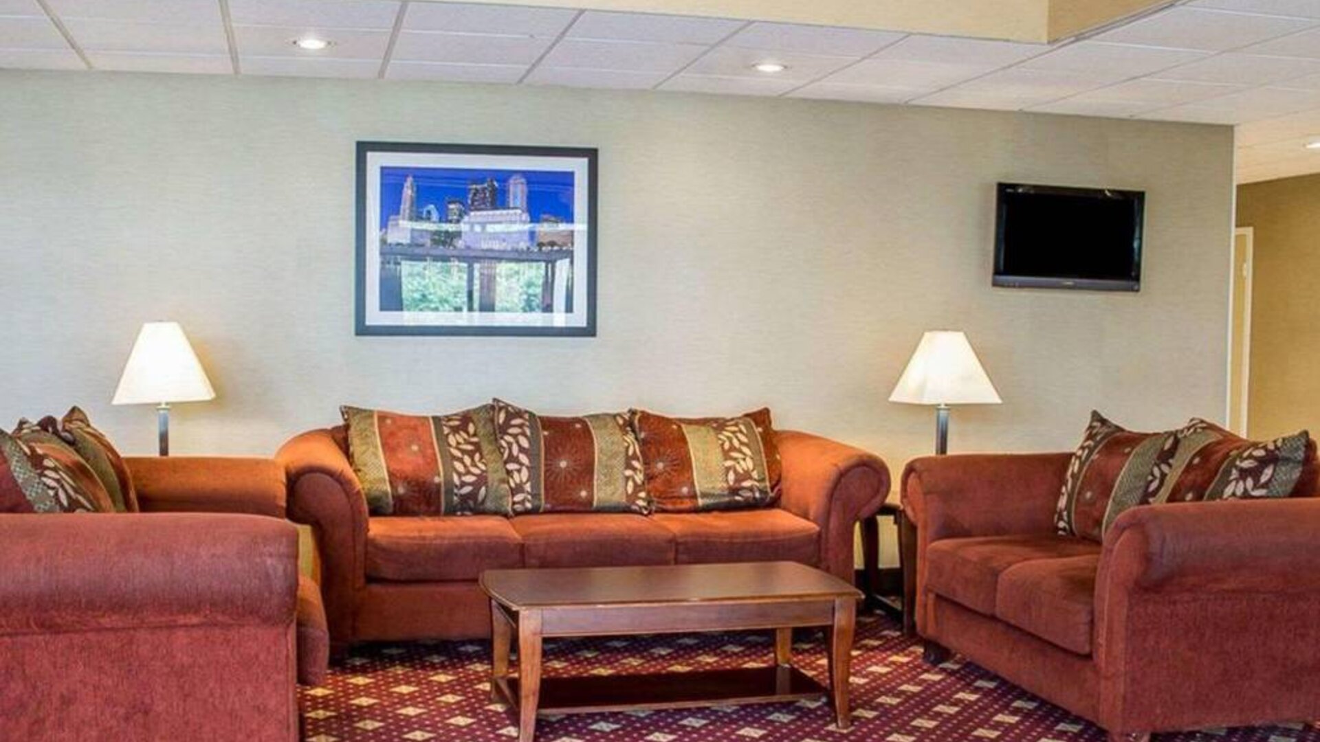 Lobby and coworking lounge at Norwood Inn Statefare Grounds.