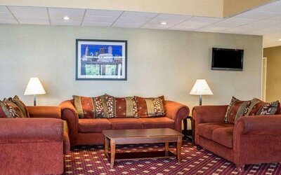 Lobby and coworking lounge at Norwood Inn Statefare Grounds.