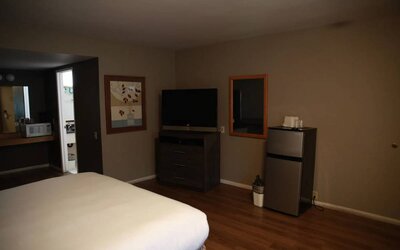 Day use room amenities at Cozy Inn.