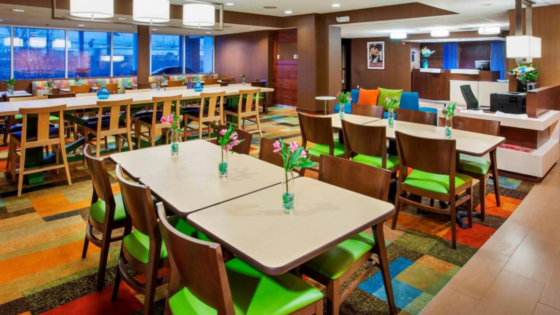 Coworking and dining area at Fairfield Inn East Rutherford Meadowlands.