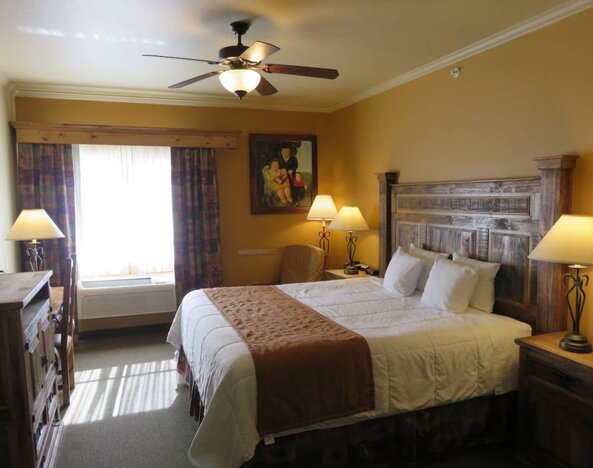 Day use room with work desk at La Hacienda Inn Alamodome/Riverwalk.