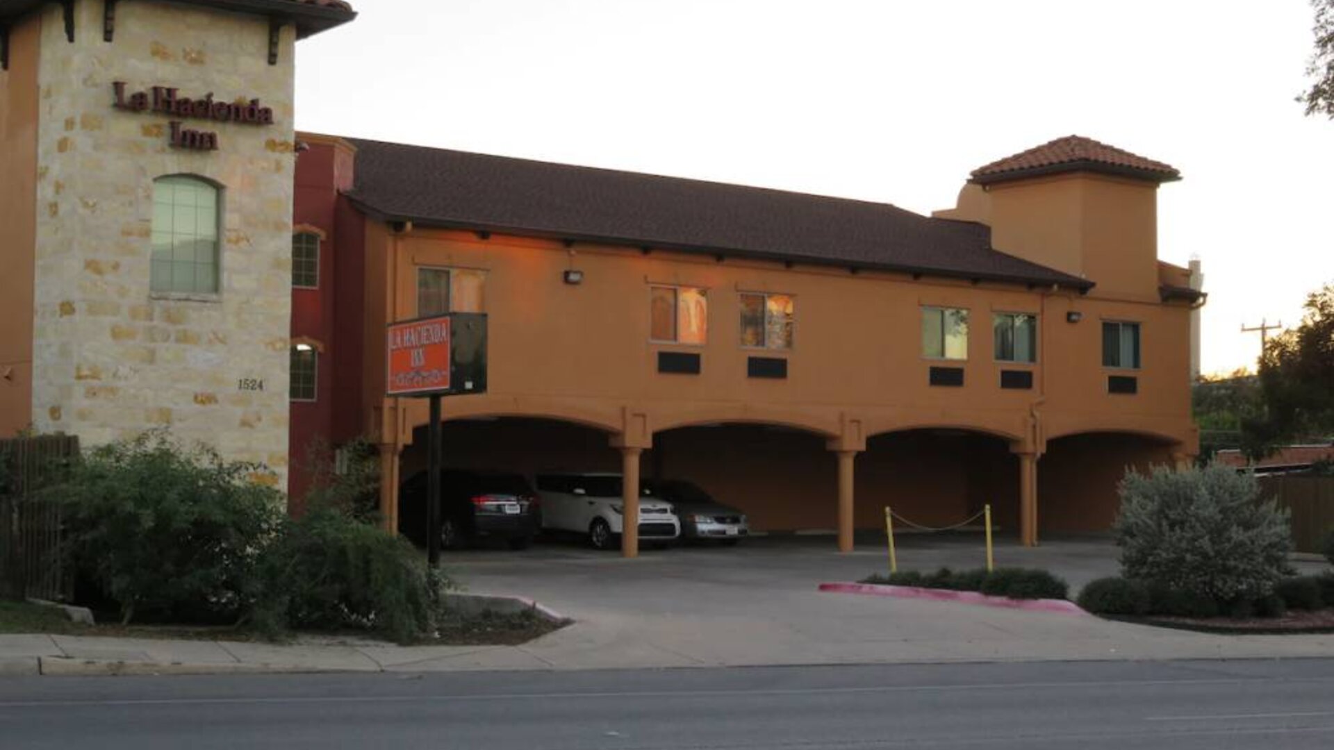 Hotel exterior at La Hacienda Inn Alamodome/Riverwalk.