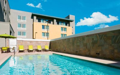 Refreshing outdoor pool at Springhill Suites By Marriott Belmont / Redwood Shores.