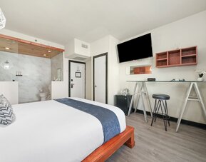 Chesterfield Hotel & Suites