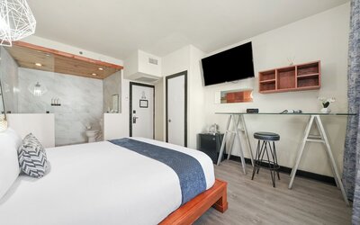 Chesterfield Hotel & Suites