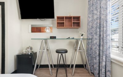 Chesterfield Hotel & Suites