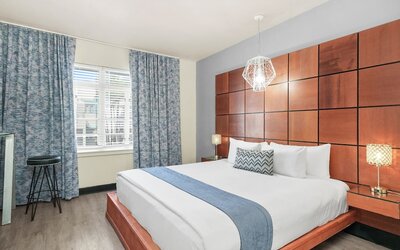Chesterfield Hotel & Suites