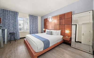 Chesterfield Hotel & Suites
