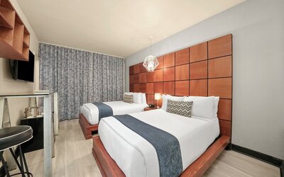 Chesterfield Hotel & Suites