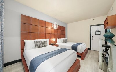 Chesterfield Hotel & Suites