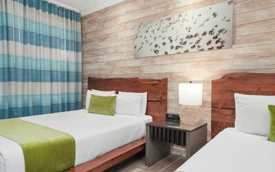 Chesterfield Hotel & Suites