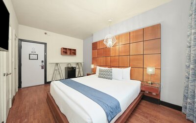 Chesterfield Hotel & Suites