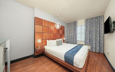 Chesterfield Hotel & Suites