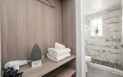 Chesterfield Hotel & Suites