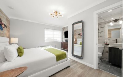 Chesterfield Hotel & Suites