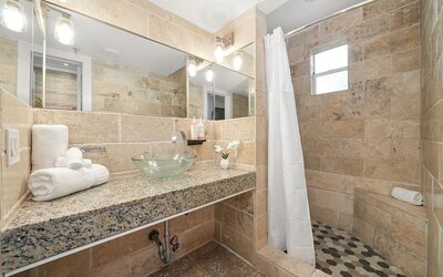 Chesterfield Hotel & Suites