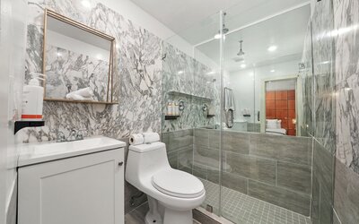 Chesterfield Hotel & Suites