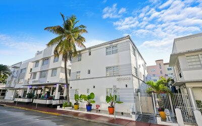 Chesterfield Hotel & Suites