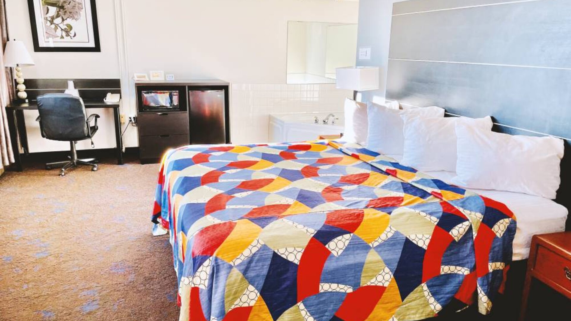 Day use room with bathtub at Coratel Inn & Suites By Jasper Northfield.