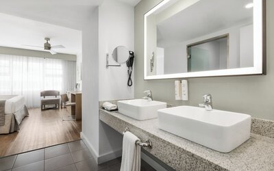Hotel Riu Plaza Miami Beach