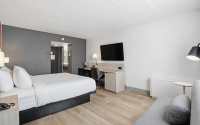 Seven Oaks Hotel Regina, SureStay Collection by Best Western