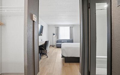 Seven Oaks Hotel Regina, SureStay Collection by Best Western