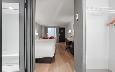 Seven Oaks Hotel Regina, SureStay Collection by Best Western