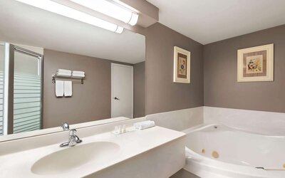 Royal Hotel Regina, Trademark Collection by Wyndham