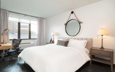 Spacious day room with business desk at Hilton Garden Inn New York/Tribeca.