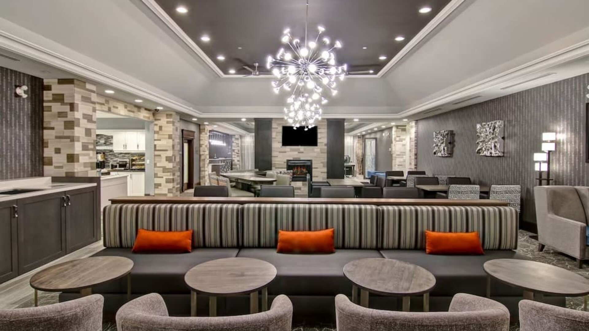 Lounge and coworking space at Homewood Suites By Hilton Burlington.