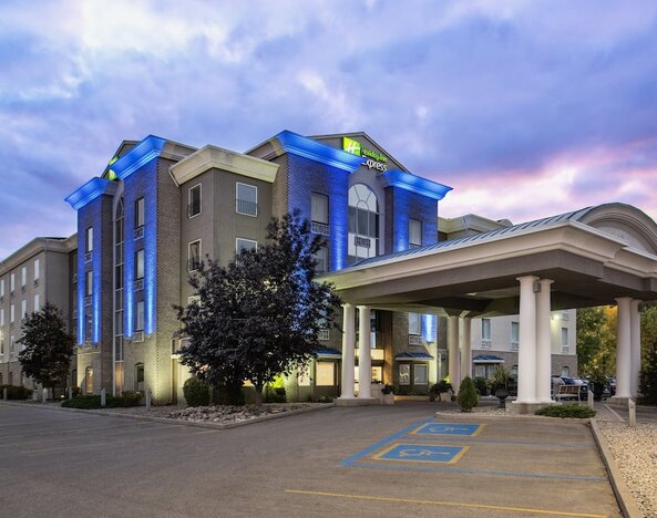 Holiday Inn Express & Suites Saskatoon Centre by IHG