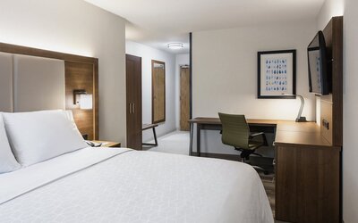 Holiday Inn Express & Suites Saskatoon Centre by IHG