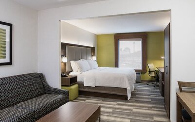 Holiday Inn Express & Suites Saskatoon Centre by IHG