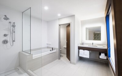 Holiday Inn Express & Suites Saskatoon Centre by IHG