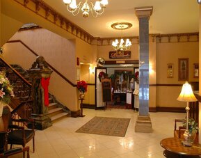 Hotel Senator