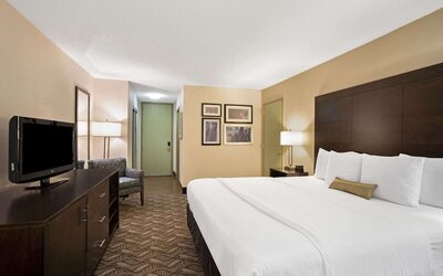 La Quinta Inn & Suites by Wyndham Springfield MA