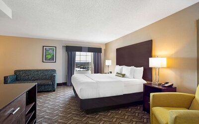 La Quinta Inn & Suites by Wyndham Springfield MA