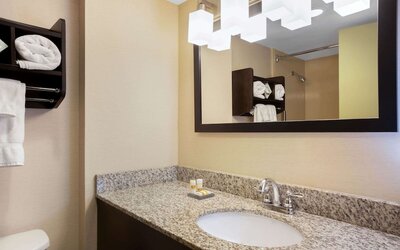 La Quinta Inn & Suites by Wyndham Springfield MA