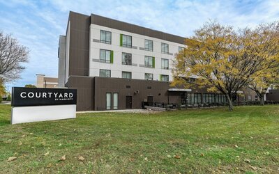 Courtyard by Marriott West Springfield