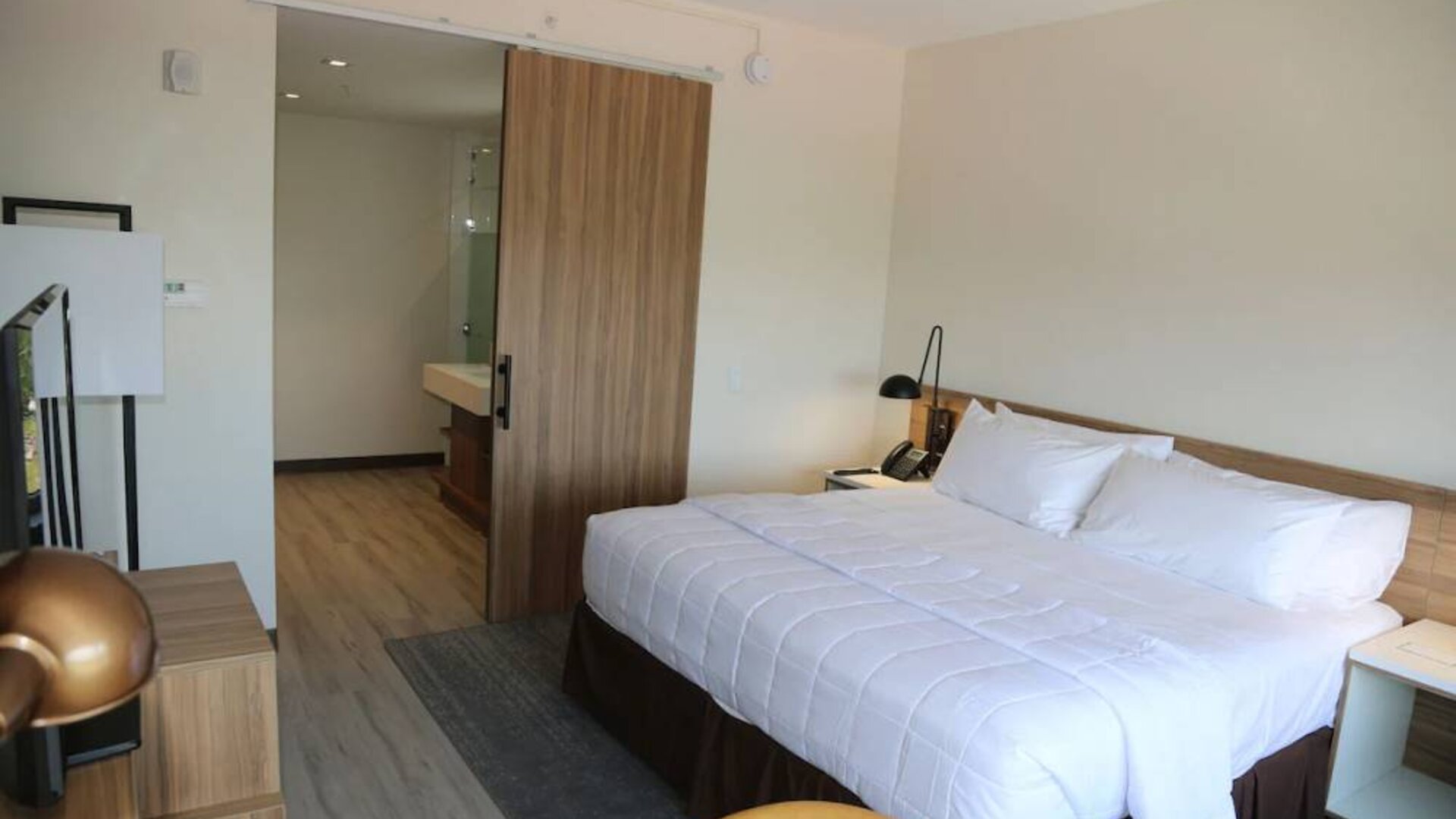 Day use room amenities at Wyndham Garden North Bergen Near Secaucus.