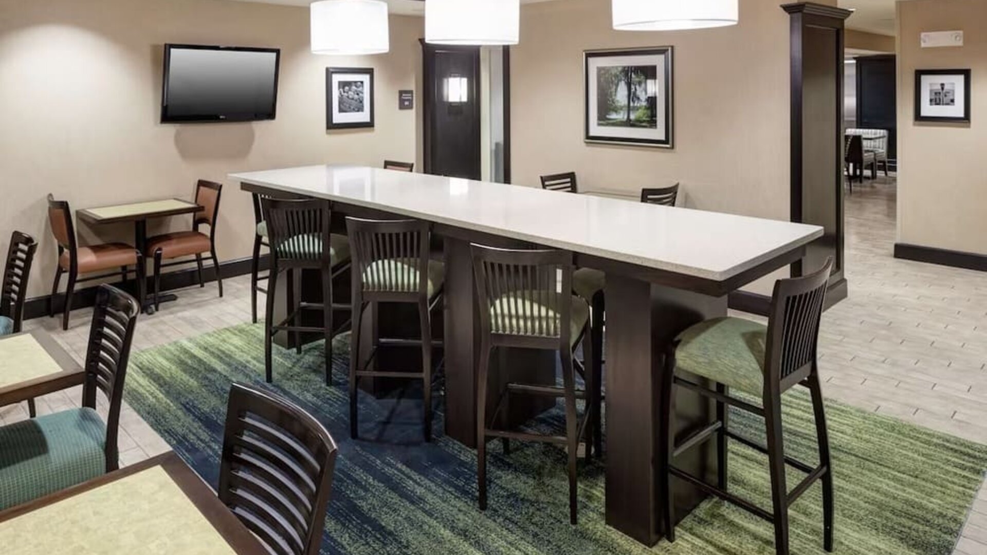 Dining and coworking space at Hampton Inn & Suites Gainesville-Downtown.
