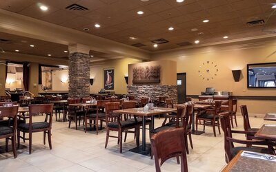 Carriage House Hotel & Conference Centre