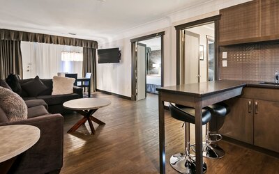 Best Western Plus Village Park Inn